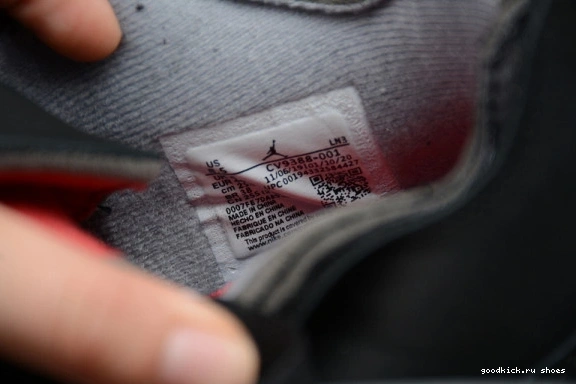 CV9388-001 x O-W 4 Air CV9388-001 “Bred” Jordan 0321